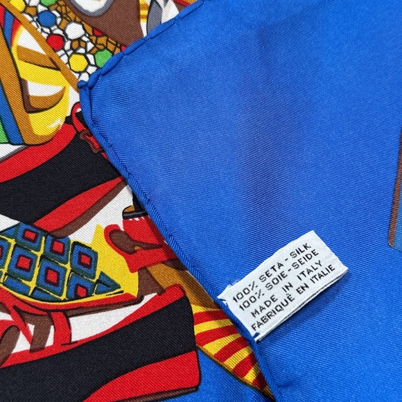 Salvatore Ferragamo Silk Scarf High Heels Blue Made in Italy 34x34 Inches - Picture 5 of 5
